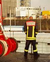 Einsatz BF Koeln Treibstoff auffangen Koeln Rheinauhafen P128